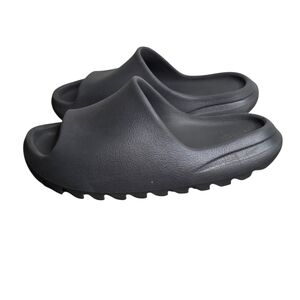 Black Onyx Yeezy Slides Woman's Size 10